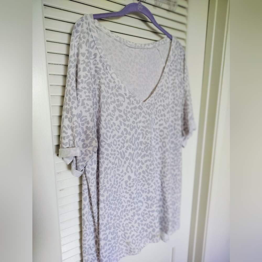 Jodifl Women's 2x 18 20 Short Sleeve Cheetah Print White/Gray Top